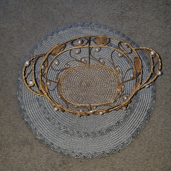 Gold Basket - Picture 2 of 2